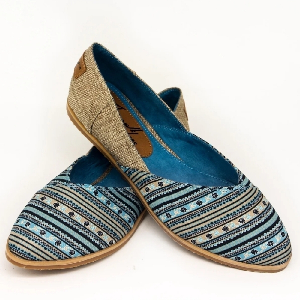 Piranda* Dignity* Slip on Flats* Blue/Tan Print* Sz 9